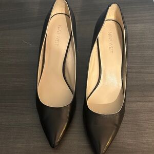 Nine West Black Pointed Toe Leather Pumps US8M